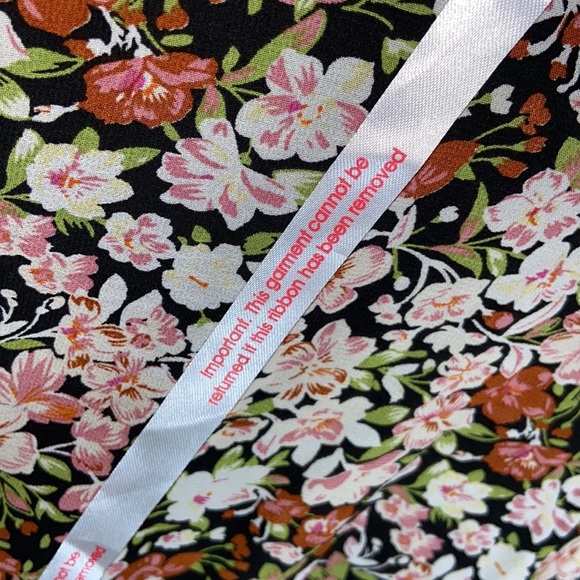 Missguided Highneck Floral Pleated Waist Dress Size 14 Black NWT - Picture 10 of 10